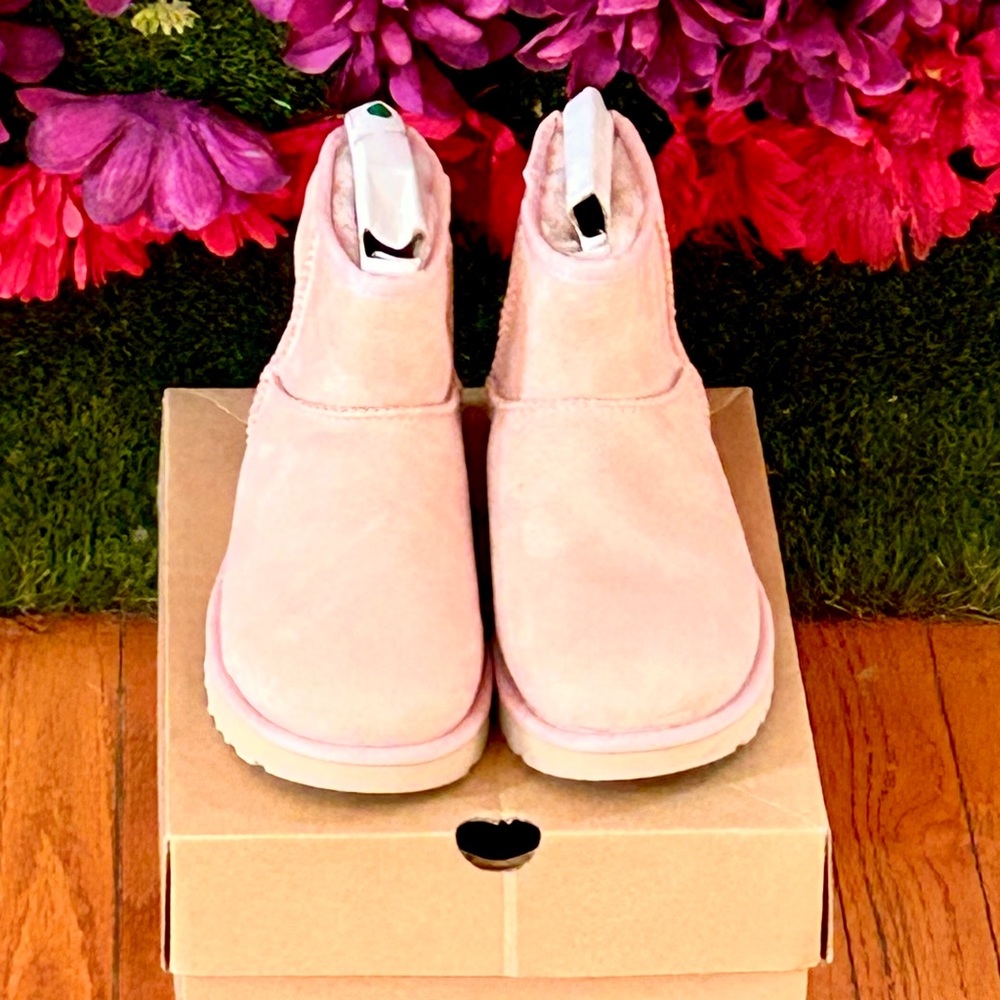 pink uggs
